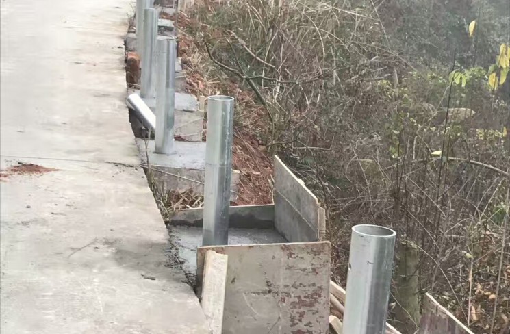灵川波形护栏配件及护栏板